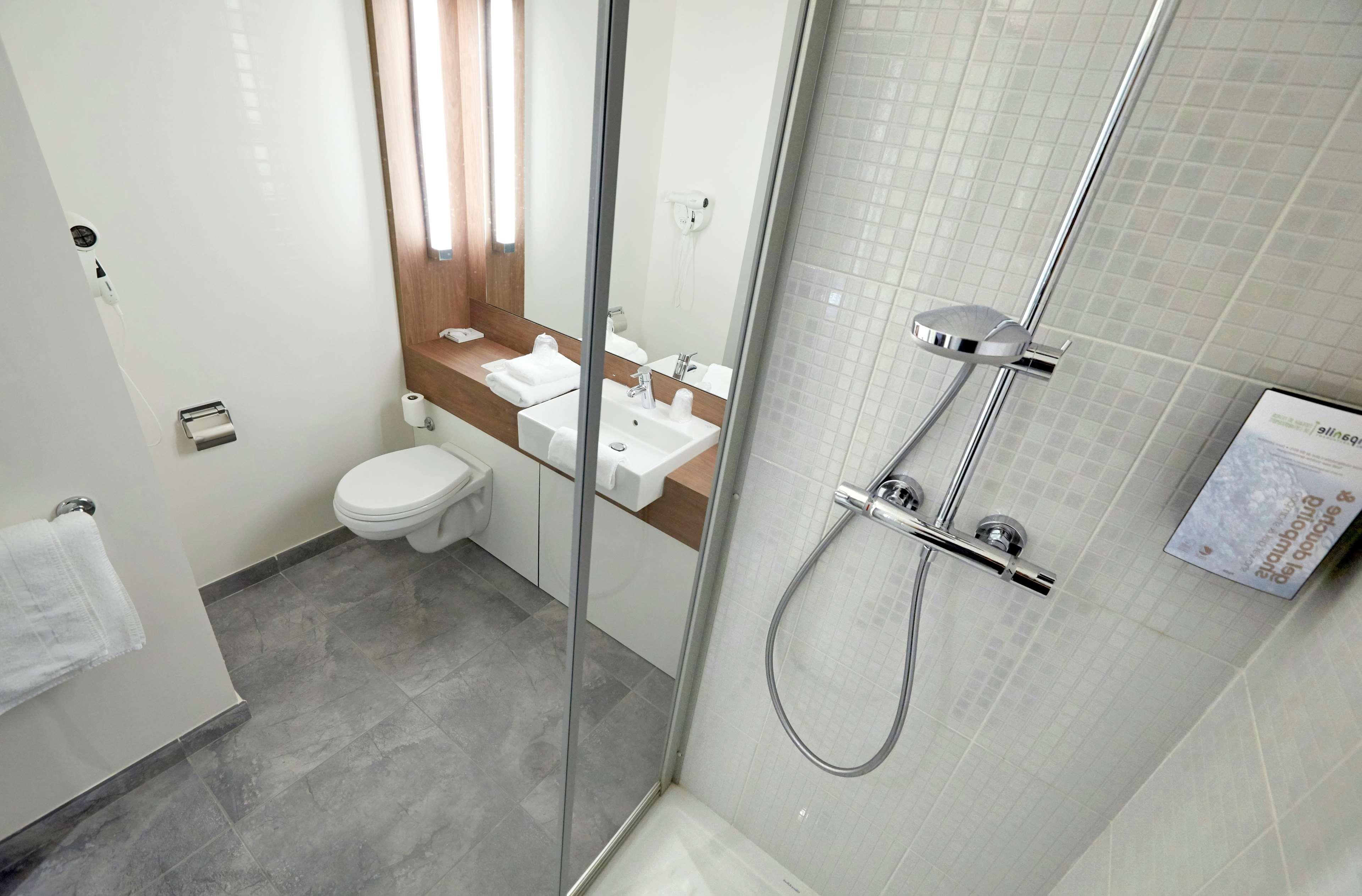 Campanile Bayonne Hotel Bagian luar foto