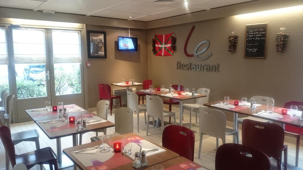 Campanile Bayonne Hotel Bagian luar foto