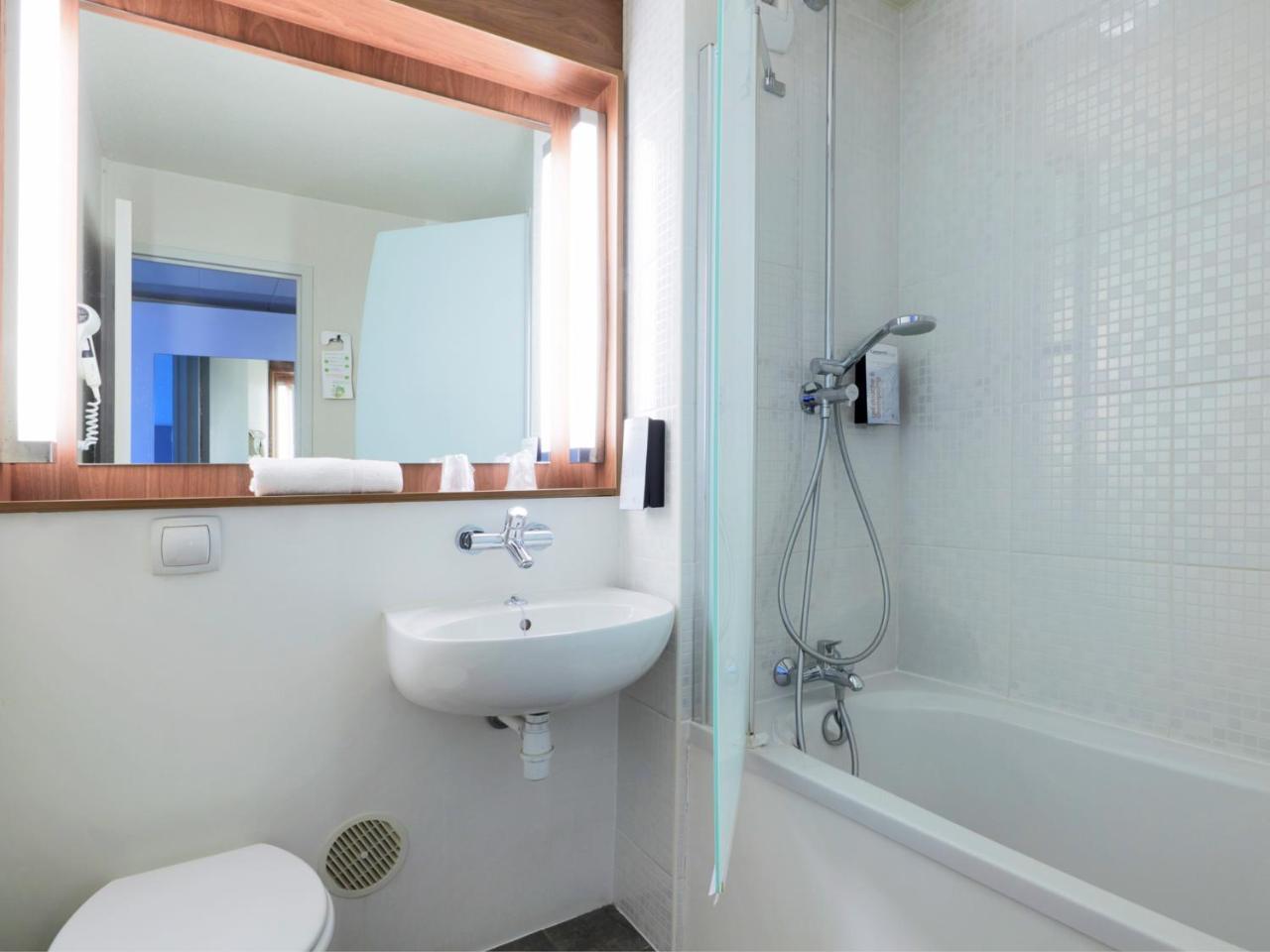 Campanile Bayonne Hotel Bagian luar foto