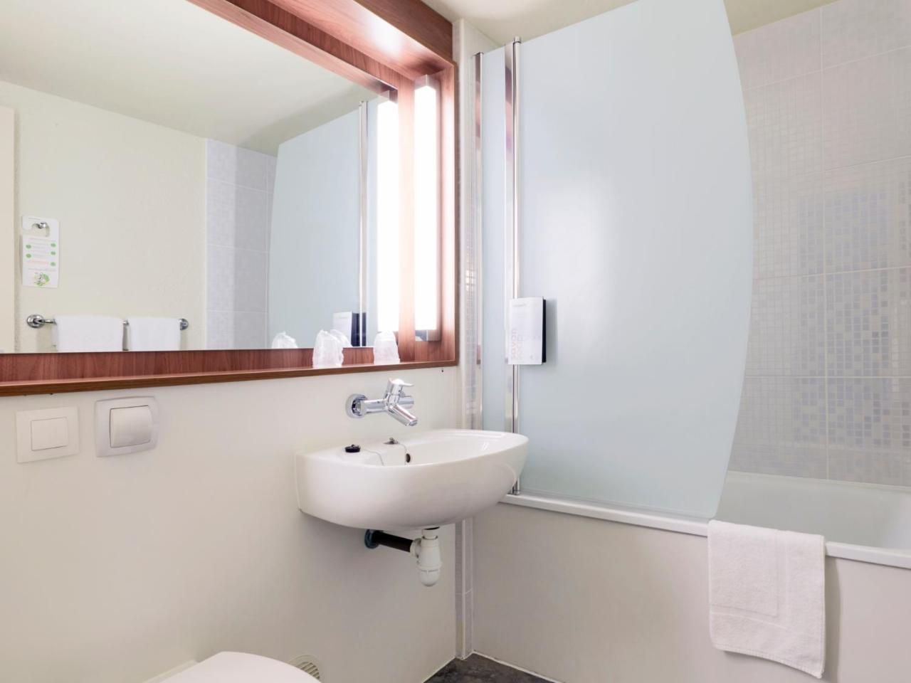 Campanile Bayonne Hotel Bagian luar foto